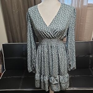 Chic Long Sleeve Floral Dress in Green